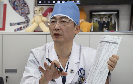 韓国著名外科医のイ・ジョングク教授。