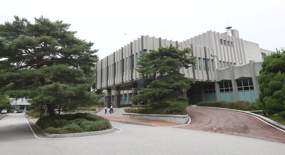 ソウル清涼里の韓国国防研究院本館　中央フォト