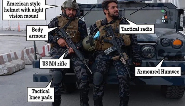 米軍が置いて行った武器・装備で重武装したタリバン部隊の兵士ら。［ＳＮＳ　キャプチャー］