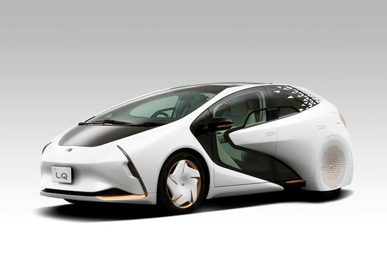 日本のトヨタが７日に公開した全固体電池電気自動車の試作品［写真　トヨタ］