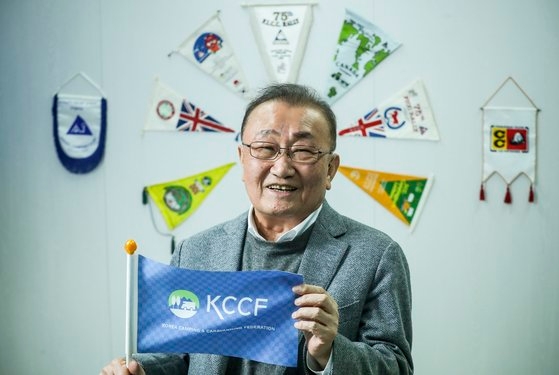 ２０２４年の世界キャンプキャラバーニング大会を韓国に誘致したチャン・ギョンウ韓国キャンプキャラバン連盟総裁。キム・ソンニョン記者