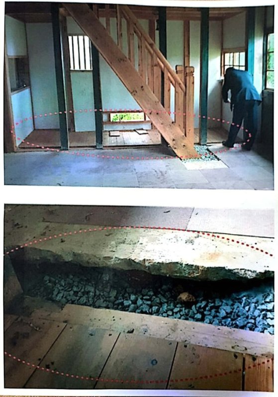 光復会関係者が旧日本人農場事務室内部とコンクリート床を見回している。［写真　光復会］
