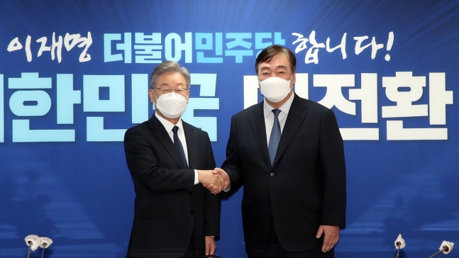 李在明（イ・ジェミョン）大統領候補、ケイ海明・駐韓中国大使。