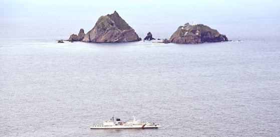 ９月６日、独島周辺海上で独島海洋警察の警備艦が独島周辺を警備している。［写真　共同取材団］