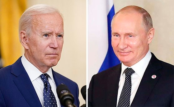 米国のバイデン大統領（左）とロシアのプーチン大統領（右）
