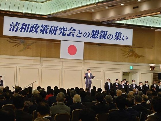 今月６日、東京で開かれた自民党最大派閥安倍派（清和会）のパーティー行事の様子。