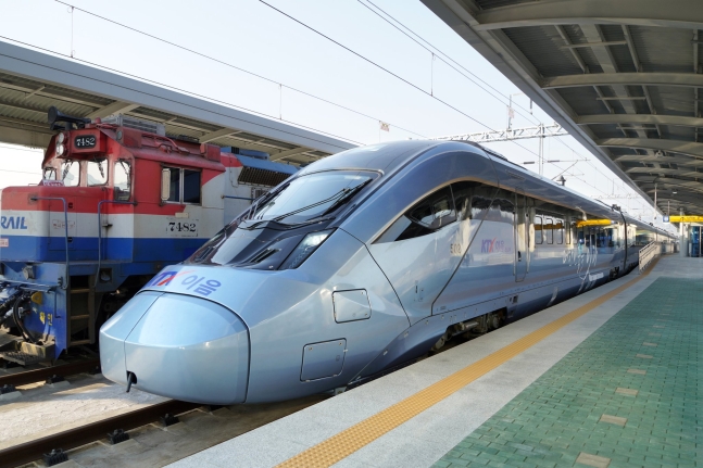 韓国の「低炭素・親環境」高速列車ＫＴＸ－イウム。［写真　中央日報］