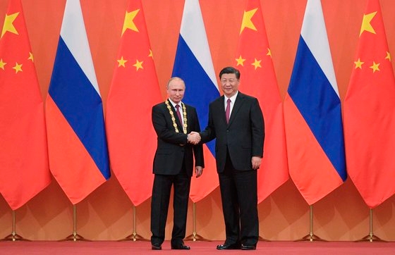 ロシアのウラジミール・プーチン大統領（左）と習近平中国国家主席（右）［中央フォト］