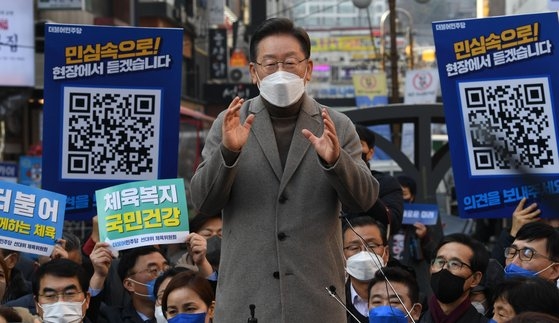 李在明共に民主党大統領候補が２６日、京畿道光明市鉄山ロデオ通りで支持を訴えている。キム・サンソン記者