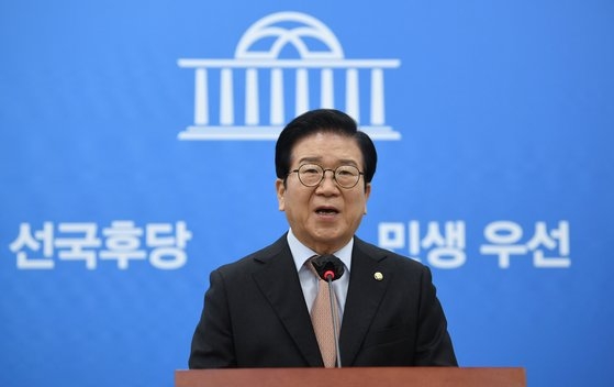 韓国国会の朴炳錫（パク・ビョンソク）議長が先月６日、ソウル汝矣島（ヨイド）の国会で２０２２新年記者会見に臨んでいる。キム・ギョンロク記者