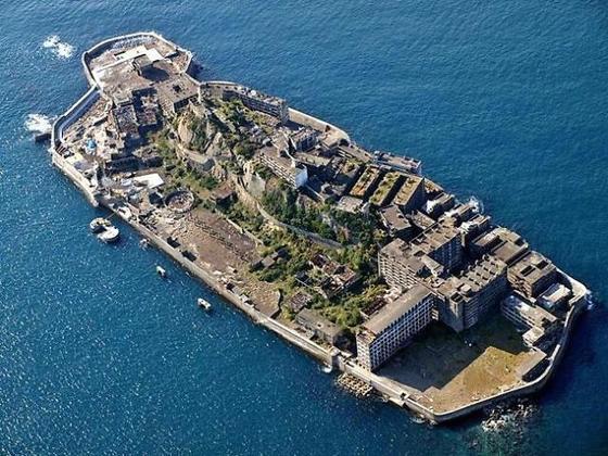 ２０１５年にユネスコ世界文化遺産に登録された軍艦島。［中央フォト］