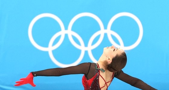 北京五輪団体戦女子シングルフリースケートの演技を披露するワリエワ。北京＝キム・ギョンロク記者