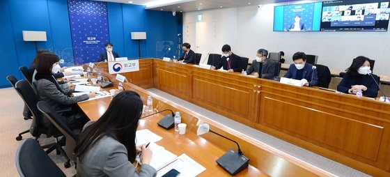 韓国政府は日本の佐渡金山世界遺産登録推進に対抗し官民合同タスクフォースを構成した。写真は４日に外交部で開かれた初会合。［写真　外交部］