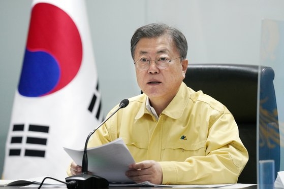 韓国の文在寅（ムン・ジェイン）大統領が７日午前、青瓦台（チョンワデ、大統領府）国家危機管理センターで新型コロナウイルス感染症（新型肺炎）中央災難（災害）安全対策本部会議を主宰している。［写真　青瓦台］