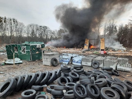 ウクライナ内務省が２４日（現地時間）夜明けにキエフ地域の国境施設がロシア軍空襲によって破壊されたと発表した。［写真　ウクライナ内務省フェイスブック］