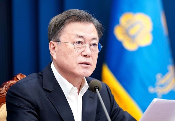 韓国の文在寅（ムン・ジェイン）大統領が２２日、青瓦台（チョンワデ、大統領府）与民館（執務室）で開かれた映像閣僚会議で発言をしている。［写真　青瓦台写真記者団］