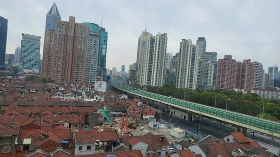 中国上海で留学しているチェ・ジウォンさんが先月撮影した上海の様子。道路に車がほとんど見えない。［写真　チェ・ジウォンさん提供］