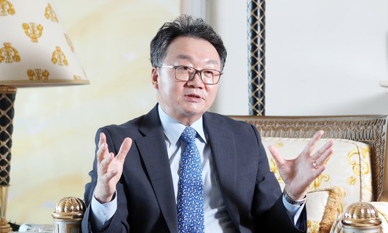 李俊揆（イ・ジュンギュ）韓国外交協会長　シン・インソプ記者