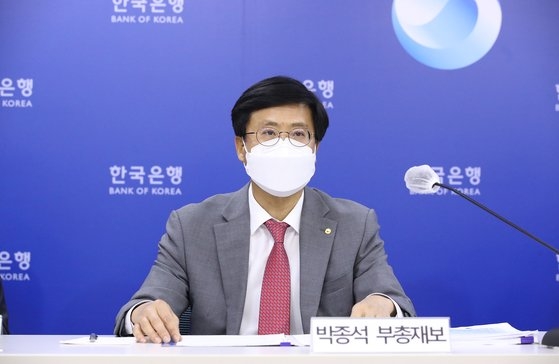 パク・ジョンソク韓国銀行副総裁補が９日午前に韓国銀行で開かれた通貨信用政策報告書（２０２２年６月）説明会で発言している。［写真　韓国銀行］