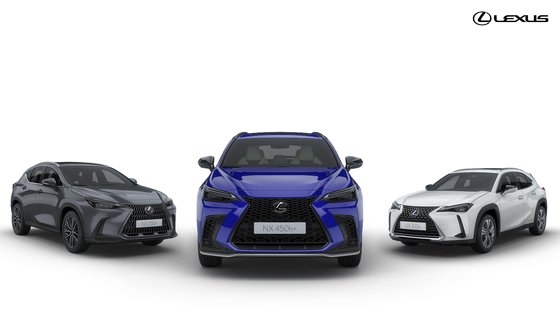 レクサスがブランド初の純粋電気自動車をはじめ、プラグイン・ハイブリッド（ＰＨＥＶ）モデルを１５日に韓国で正式に発売する。右側から電気自動車「ＵＸ　３００ｅ」、ＰＨＥＶ「ニュージェネレーションＮＸ　４５０ｈ＋」、ハイブリッド「ＮＸ　３５０ｈ」。［写真　レクサスコリア］