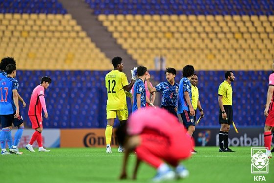 サッカー日本代表が１２日、ウズベキスタンで行われたＡＦＣ　Ｕ－２３アジアカップ８強戦の韓日戦で３－０で勝利し、喜び合っている。　写真＝大韓サッカー協会