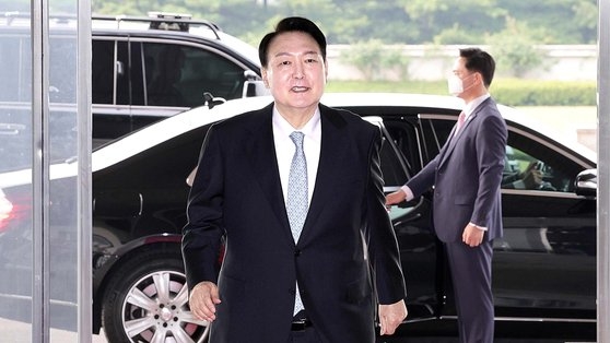尹錫悦大統領が４日午前、ソウル龍山大統領室に出勤している。カン・ジョンヒョン記者