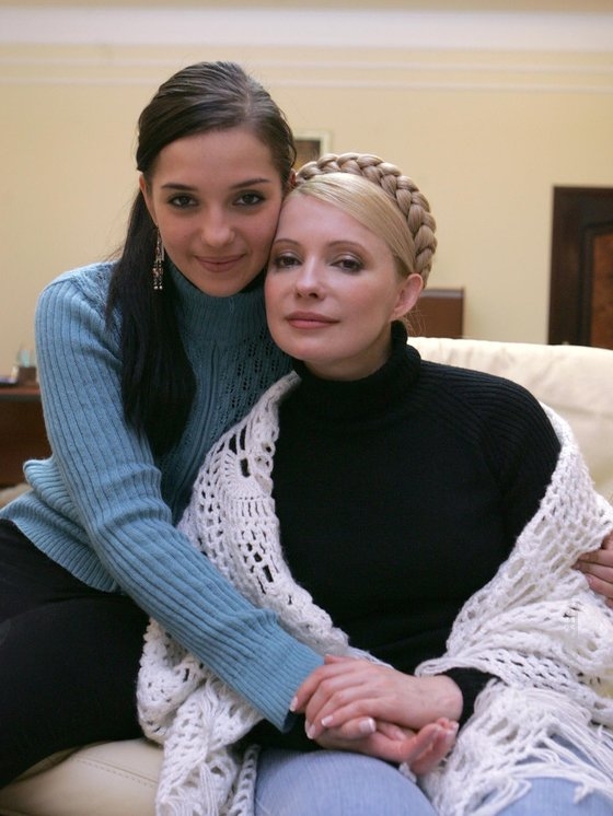ティモシェンコ元ウクライナ首相（右）と娘。［写真　フェイスブック］
