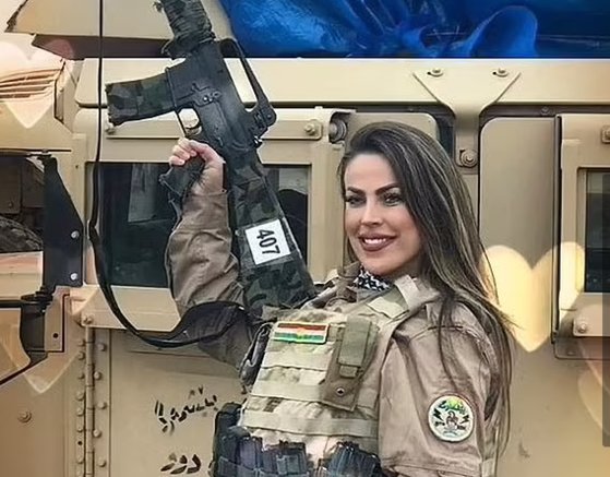 ロシアのミサイル攻撃を受けて戦士した元モデルでブラジル女性狙撃手のタリタ・ド・ヴァーレさん。［写真　デイリー・メール　キャプチャー］
