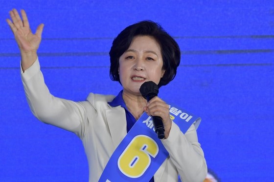 韓国の秋美愛（チュ・ミエ）元法務部長官が昨年１０月、ソウル松坡区（ソンパグ）オリンピック公園ＳＫオリンピック（五輪）ハンドボール競技場で開かれた第２０代大統領選挙候補者選出のためのソウル合同演説会で政見発表を行っている。［写真　国会写真記者団］