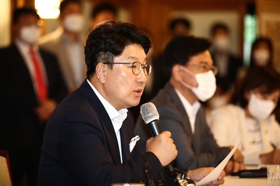 「国民の力」の権性東党代表代行兼院内代表が１７日にソウルの首相公邸で開かれた第２回高位政府与党協議会で発言している。［写真　国会写真記者団］