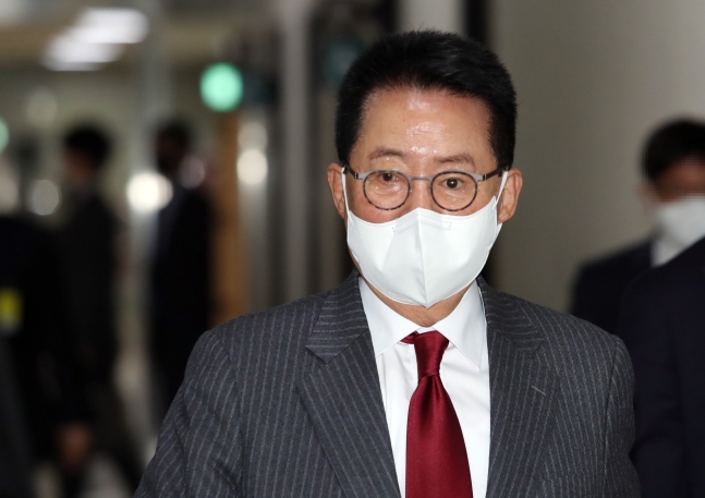 韓国の朴智元（パク・ジウォン）元国家情報院長が昨年１１月２５日に国会で開かれた国会情報委員会全体会議に出席している。［写真　中央フォト］