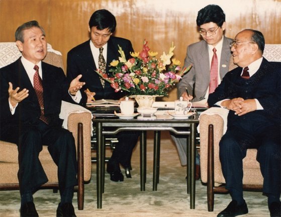 盧泰愚大統領が１９９２年９月２８日、中国北京人民大会堂で楊尚昆中国国家主席と首脳会談を行っている。［中央フォト］