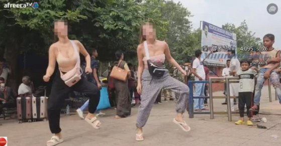 インドで露出が多い衣装を着て踊る韓国の女性ＢＪ。 アフリカＴＶ映像キャプチャー