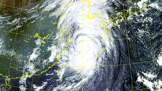 韓国の気象衛星「千里眼」から見た台風１１号「ＨＩＮＮＡＭＮＯＲ（ヒンナムノー）」の様子。