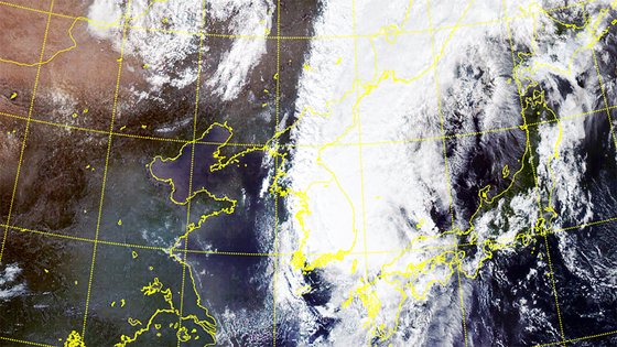 気象衛星「千里眼２Ａ号」が６日午前７時に観測した台風１１号の様子［写真　気象庁］