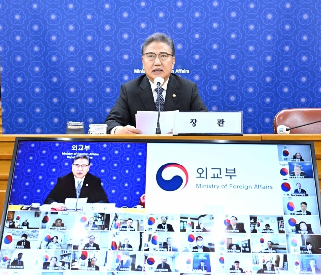 朴振外交部長官が１４日、アジア地域の公館長会議をテレビ会議で主宰している。［写真　外交部］