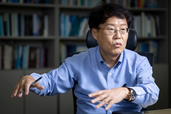 韓国半導体産業のビジョンと課題を説明する朴在勤（パク・ジェグン）漢陽大教授。チョン・ジュンヒ記者