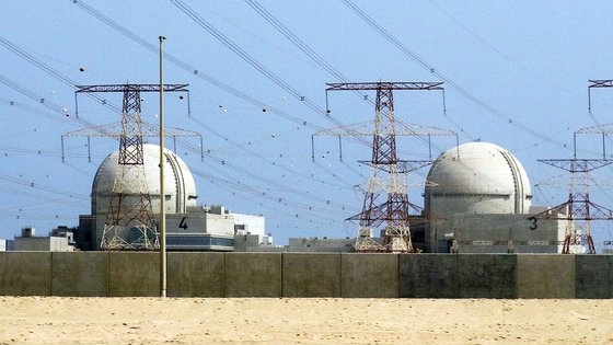 韓国が初めて輸出したアラブ首長国連邦（ＵＡＥ）のバラカ原子力発電所３・４号機。イム・ソンビン記者