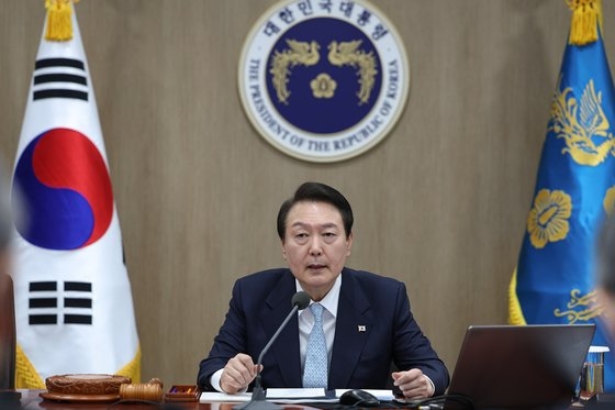 尹錫悦大統領が１１月２９日に大統領室で開かれた閣議を主宰している。［写真　大統領室］
