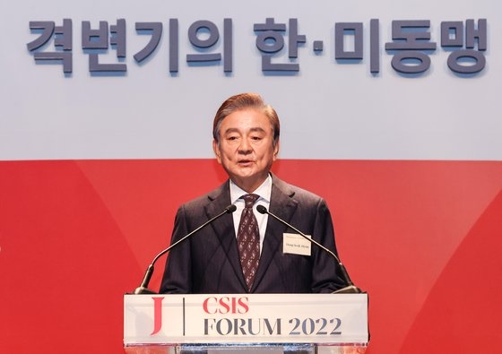 洪錫ヒョン（ホン・ソクヒョン）中央ホールディングス会長が１日、中央日報－ＣＳＩＳフォーラムの開会の辞で、米中競争による新冷戦と陣営対決を韓国外交が直面した新たな挑戦と規定した。　ウ・サンジョ記者