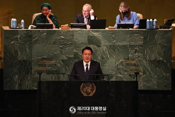 ９月２０日（現地時間）、米ニューヨークで開かれた国連総会の最初のセッションで基調演説をする尹錫悦大統領　［写真＝大統領室］