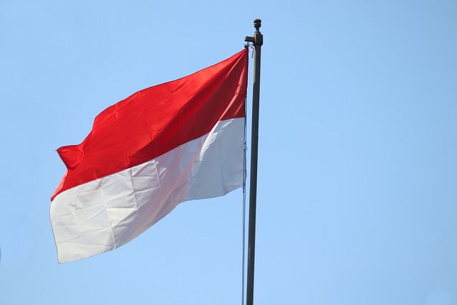 インドネシアの国旗　［ｐｉｘａｂａｙ］
