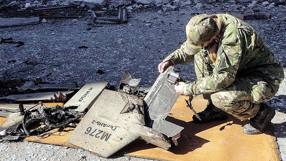 ウクライナで発見されたドローンの残骸　［写真＝ロイター＝聯合ニュース］