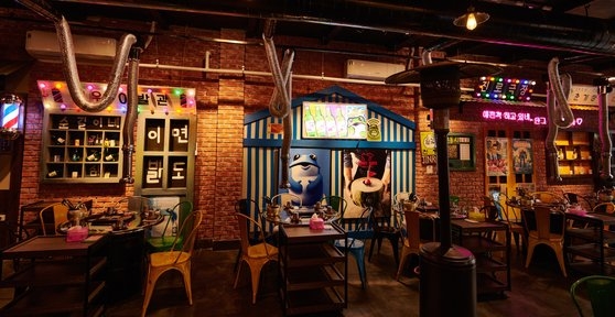 ベトナムにあるハイト眞露の「眞露バーベキュー」の店舗。韓国の「屋台」をコンセプトにして人気を集めることに成功した。［写真　眞露］