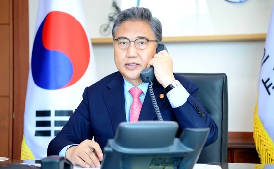 外交部の朴振長官は９日、泰剛中国外相との電話で韓国側の中国発入国者に対する検疫措置強化が科学的根拠に基づく措置という点を強調した。［写真　外交部］
