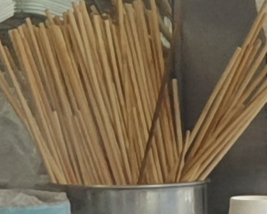 ソウルある粉食店で使用済みの竹串を集めてた筒。写真は記事の内容と無関係。［写真　読者提供］ 