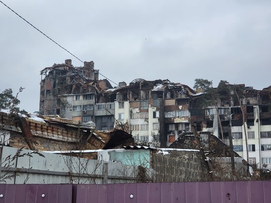 破壊されたイルピンのマンション。先月３１日（現地時間）撮影。キム・ホンボム記者