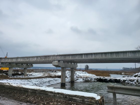 先月３１日（現地時間）、ウクライナの首都キーウとイルピンをつなぐ橋が再建されている。キム・ホンボム記者
