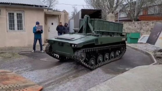 西側がウクライナにドイツ製レオパルト２を含む戦車１００台余りを支援することにした中、ロシアは無人ロボット戦車配備を検討しているという報道があった。　写真＝ＳＮＳキャプチャー