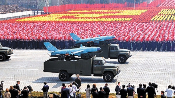 北朝鮮が２０１２年４月の閲兵式で公開した北朝鮮の無人攻撃機。［中央フォト］